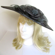 GREY HATINATOR FASCINATOR HEADBAND HAT LADIES SAUCER MOTHER BRIDE WEDDING RACES