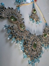 Exquisite Green & Blue Crystal Bridal Jewelry Set – Necklace, Earrings & Tika
