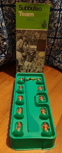 Subbuteo wales team - team, ref