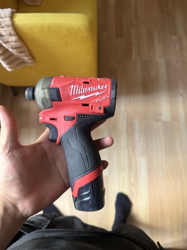 Milwaukee 2551 m12 - 2551-20, fuel