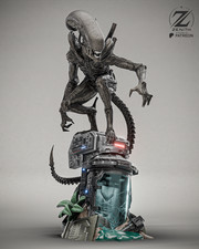 Alien 1:8 Scale Figure | Fan