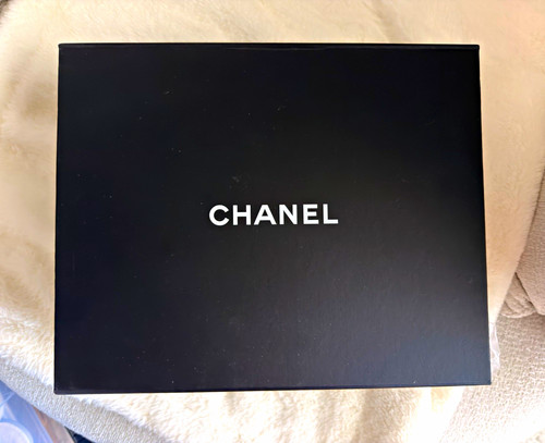 Chanel large black gift box - large,