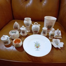 GOSS TYPE ARCADIAN CRESTED CHINA LUCKY WHITE HEATHER COLLECTION