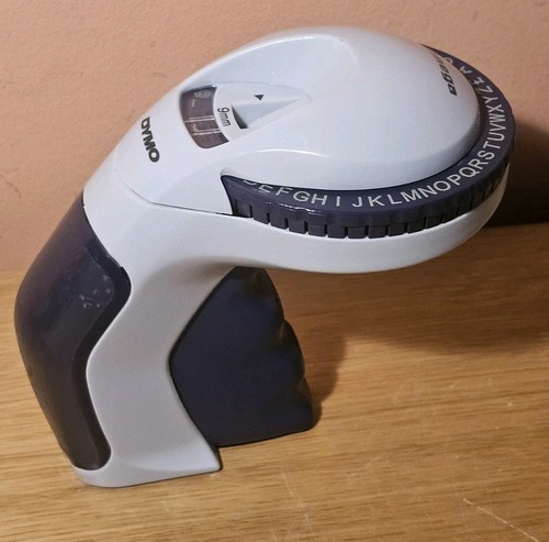 Dymo omega embossing - omega, label