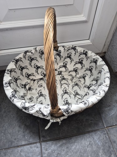 Very good condition wicker - good,
