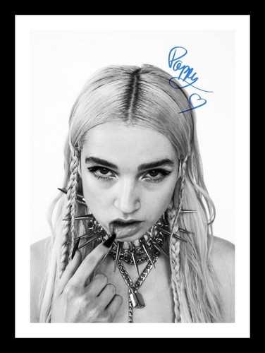 Poppy singer flux - singer, autographed