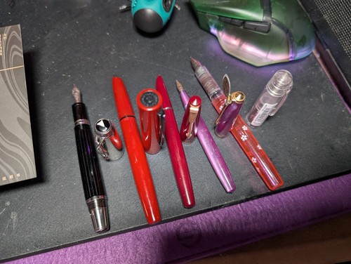 Assorted fountain pens job - assorted,