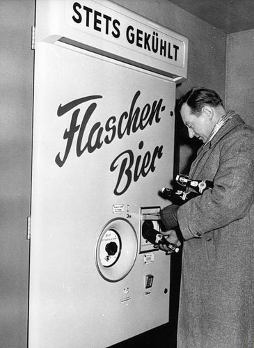 Bottled beer vending - , machine