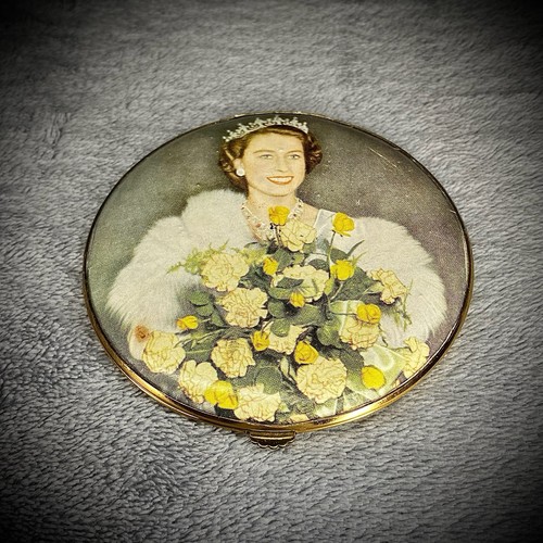 Gwenda vintage compact mirror - compact,