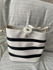 tommy hilfiger crossbody bag