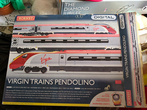 Hornby virgin trains pendolino - virgin,