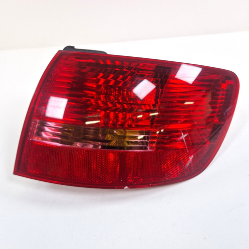 Audi avant tail light - c6,