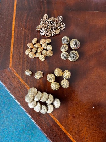 Gold coloured button sets - coloured,