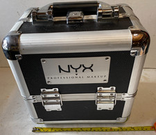 Aluminium NYX Make up Carry Case Vanity Hairdressing Tool Box - 24x24x18cm