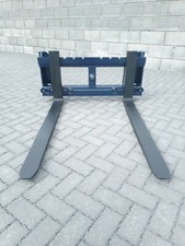 Pallet fork with 5 x bale