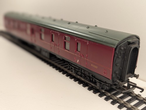 Hornby mk1 parcels coach - hornby,