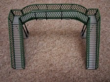 Hornby R075 Footbridge OO Gauge ASSEMBLED 