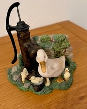 LEONADO COLLECTION - COUNTRYSIDE FRIENDS - SWAN BY WATER PUMP