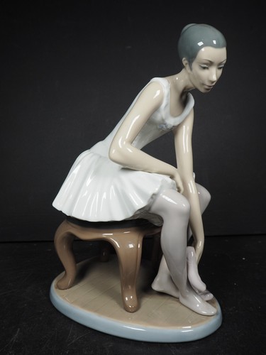 Nao lladro figurine elegant - lladro,