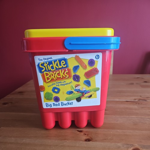 Stickle bricks including - stickle,