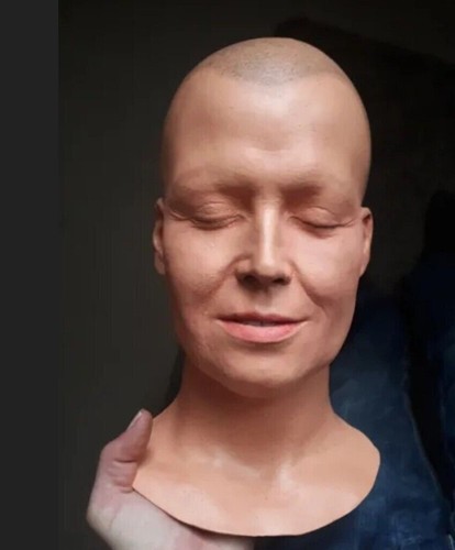 Life size bust alien - size,