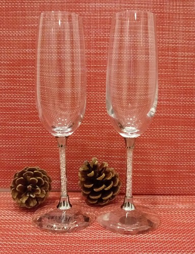 Set wedding anniversary - of,