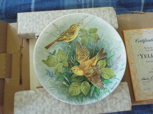 Royal doulton yellow hammer - royal, hammer"