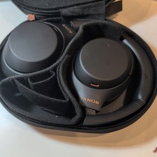 Sony WH-1000XM3 Noise-cancelling Bluetooth Over-Ear Headphones with case 