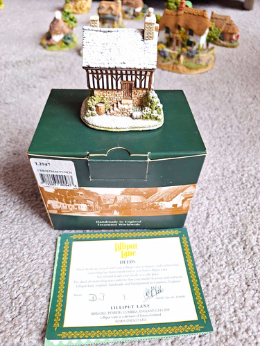 Lilliput lane christmas punch - lilliput,
