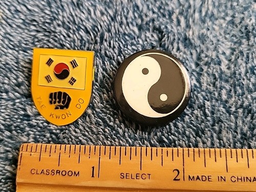 Taekwondo lapel pin black - pin.,