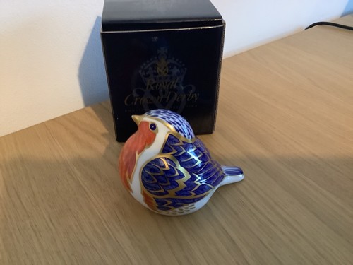 Royal crown derby robin with - crown,