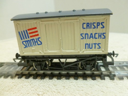 Hornby r135 smiths - hornby, crisps