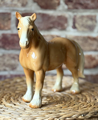 Glossy tan white - white, ceramic