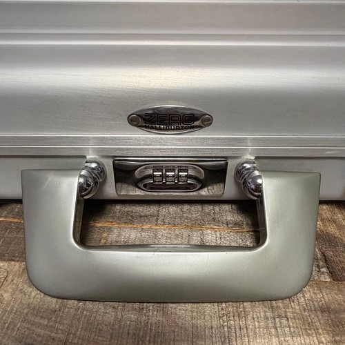 Zero halliburton silver - halliburton,