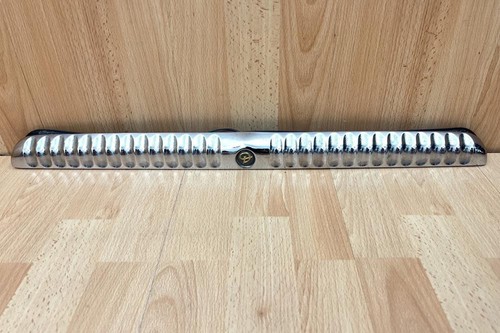 Fluted trunk boot number - /,
