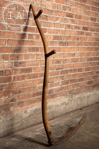 Primitive wooden handle field - wooden,