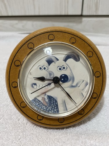Wallace and gromit - desk, top