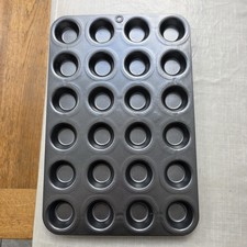 The Pampered Chef Deluxe Mini