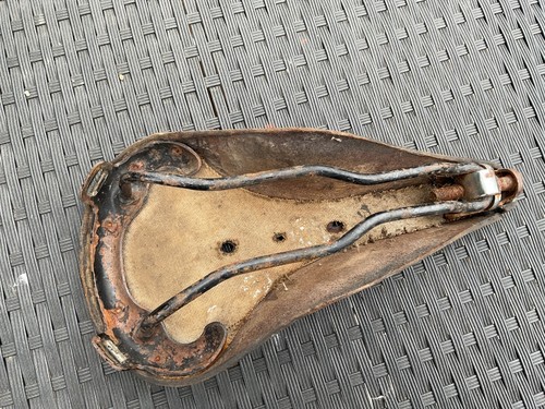 Vintage bike saddle belived - , to