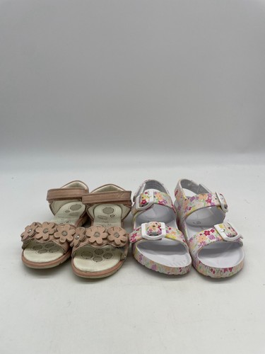 Lot pair girls sandals - of,