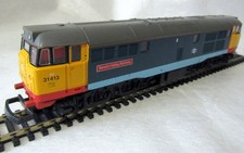 A LIMA CLASS 31 DIESEL ELECTRIC CO-CO LOCO. A BIT TATTY,  BUT A GOOD RUNNER....