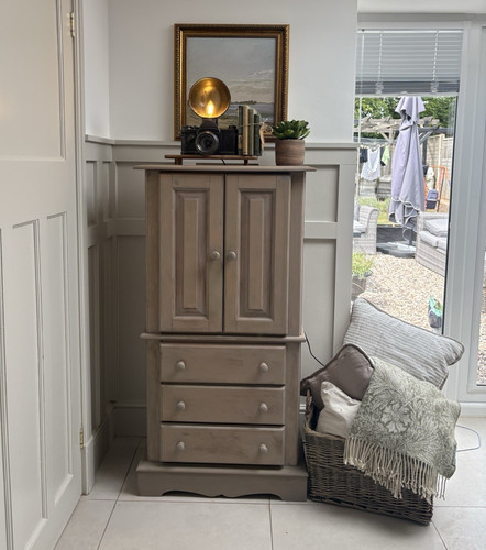 Freestanding stripped - , &