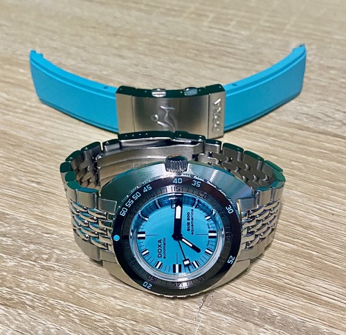Doxa sub 300 aquamarine - aquamarine, date