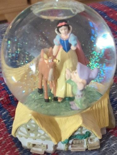Disney snow white collectable - white,