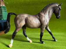 Breyer grullo Keen Classic