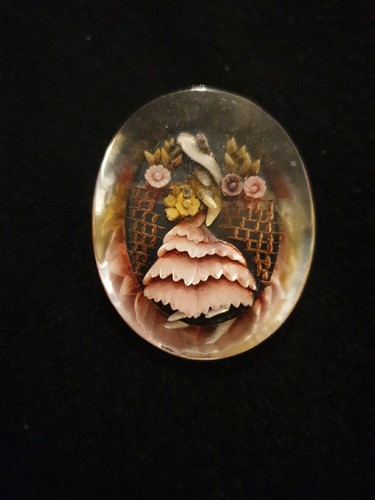 Reverse carved lucite brooch - ,