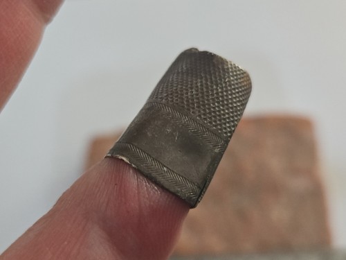 Hundreds hallmarked - 18,