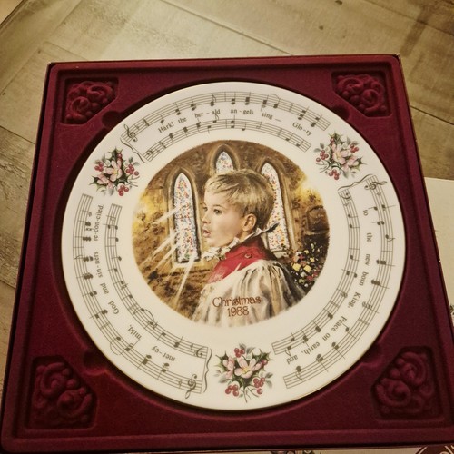 Royal doulton 1988 collector - royal, collector's