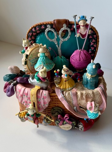 Enesco knittin pretty deluxe - enesco, knittin'
