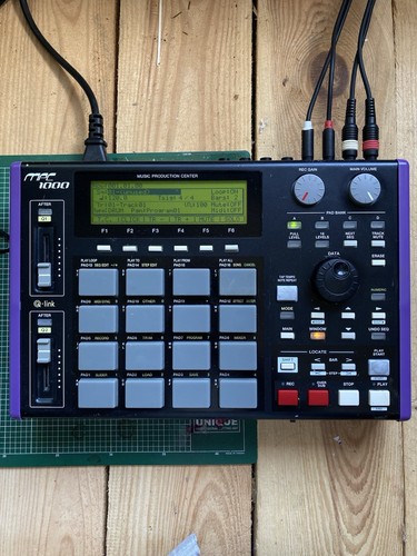 Akai mpc 1000 black - 1000, ram